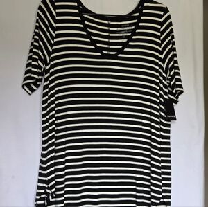 Torrid Classic Striped Short Sleeve Top NWT Size 1